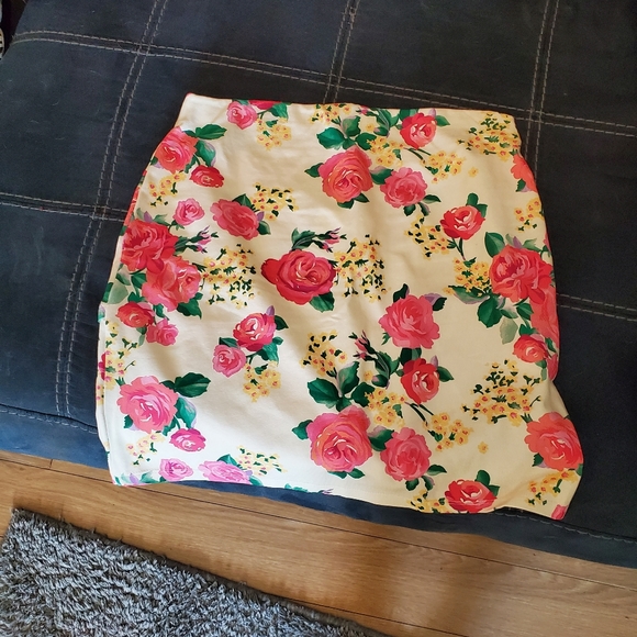 Sezane Jupe Bessie skirt in Floral Fond Beige - Picture 2 of 7